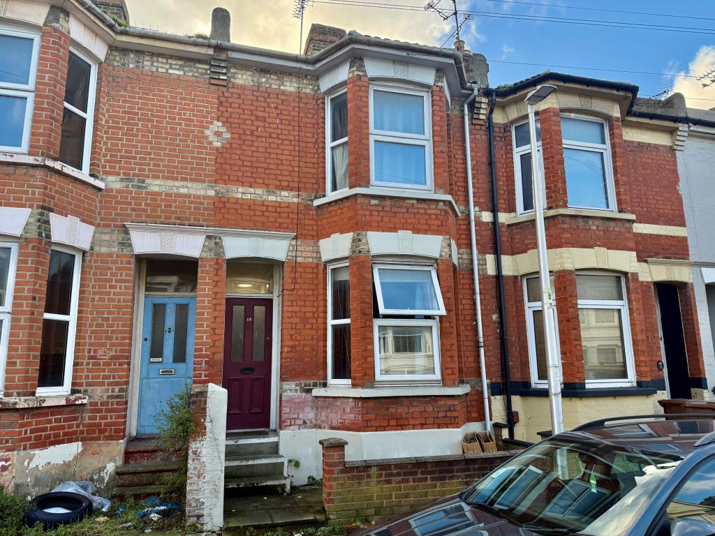 Lot: 65 - FIVE-BEDROOM HOUSE OF MULTIPLE OCCUPATION - Mid-terrace HMO